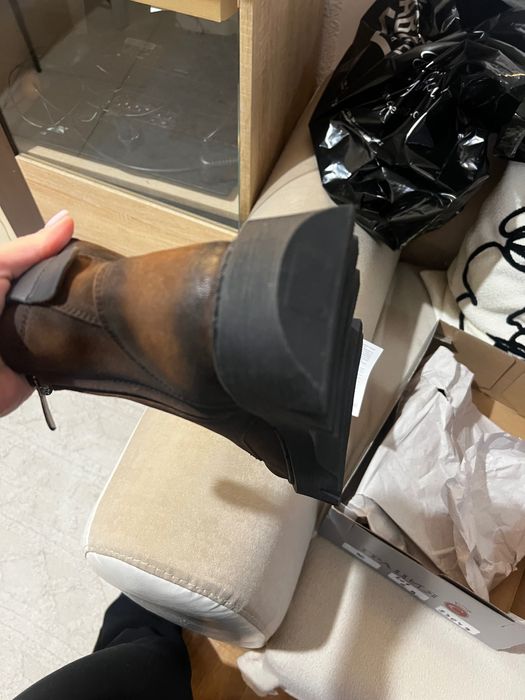 Боти от естествен велур