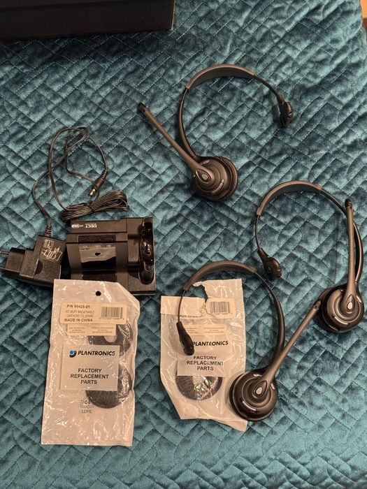 Casti wireless cu dock si Bluetooth Plantronics Savi W720 Headsets