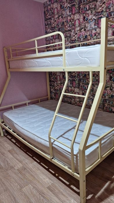 Продам двухярусную кровать