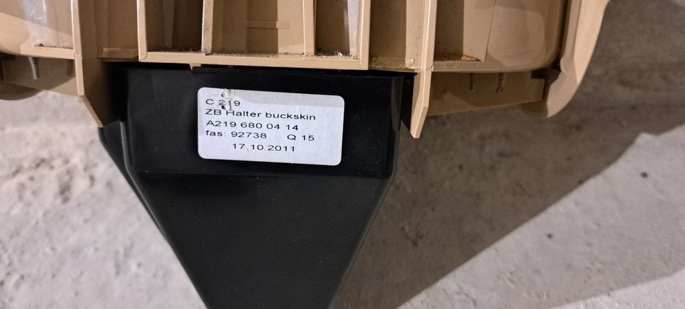 Поставка (конзола) за чаши Мерцедес цлс + пепелник