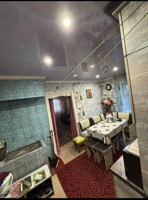 Два дома на одной ограде