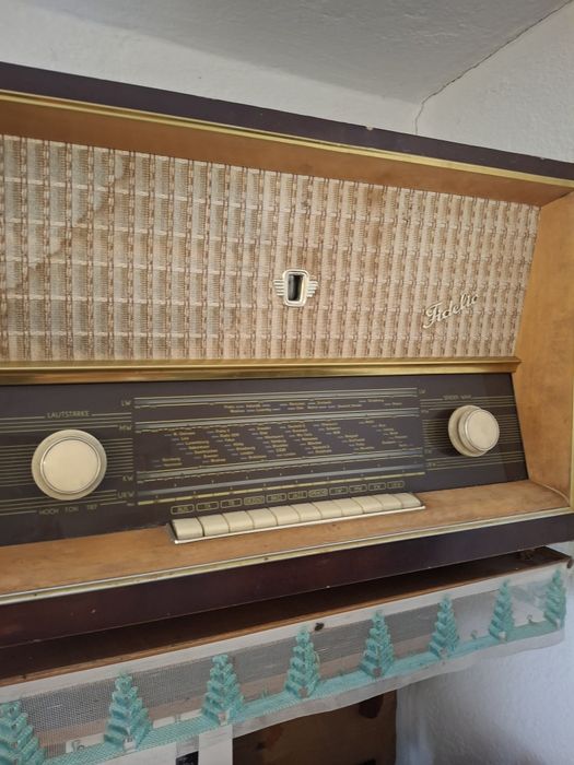 Продавам ретро радио от соц