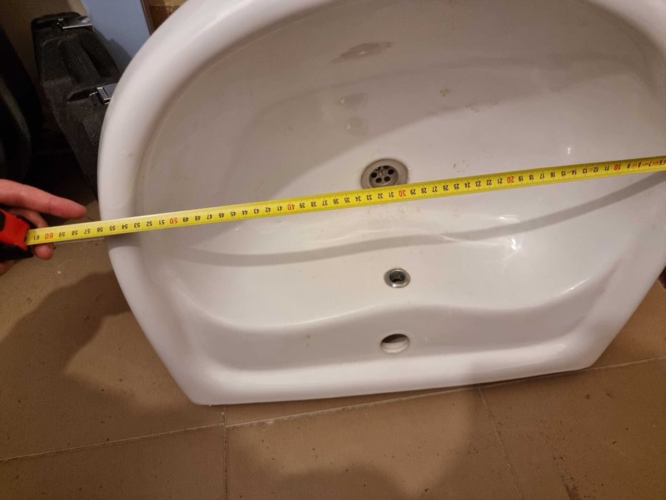 Смесител и мивка за баня