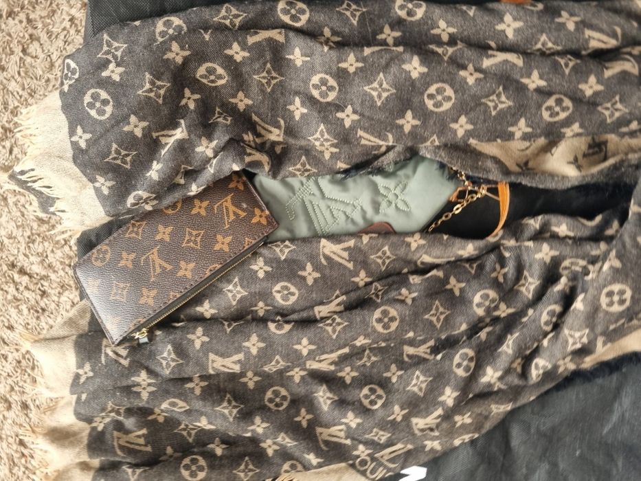 Чантичка  + портфейл +шал Louis Vuitton