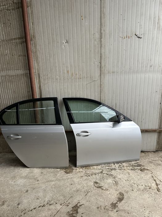 Portiera usa dreapta fata BMW Seria 5 E60 Portiera dreapta spate BMW seria 5 E60 gri metalizat