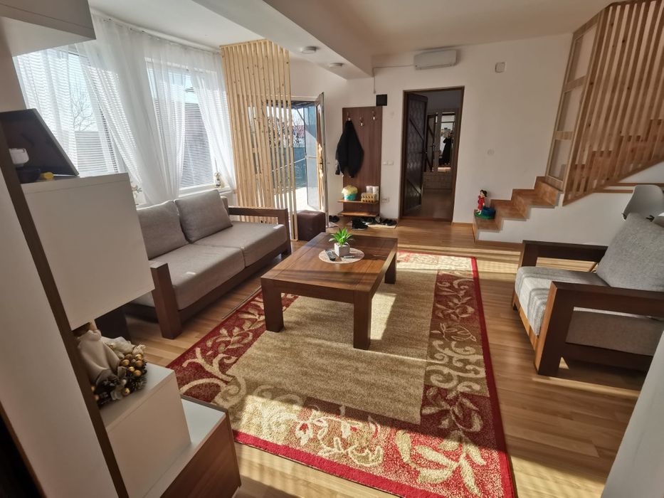 Vând  colțar extensibil și set living canapea+fotoiu+masuta