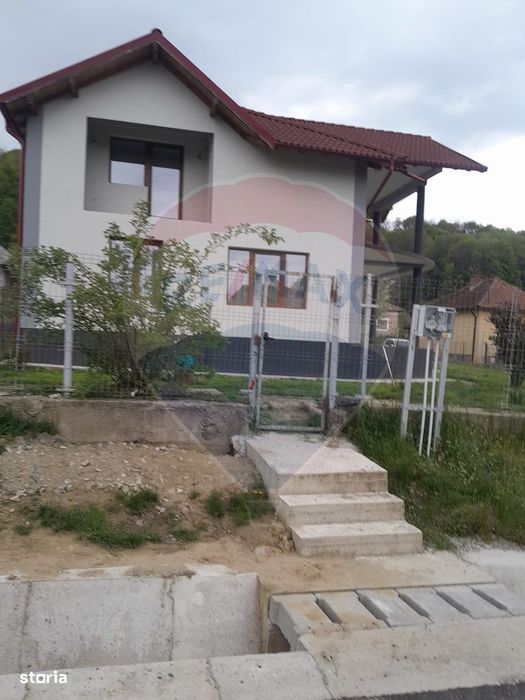 Casă / Vilă cu 4 camere de vânzare Curtea de Arges