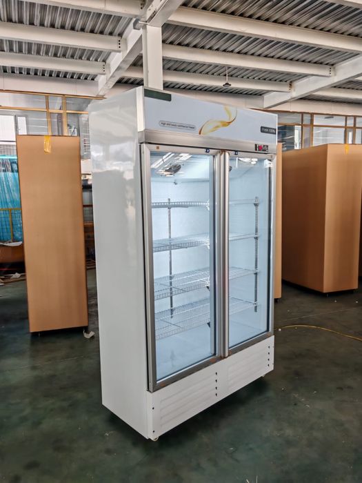 Витринный холодильник для магазина
