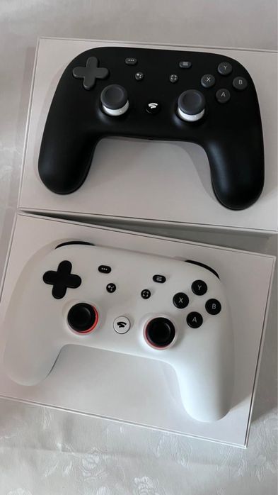 Два игровых геймпада