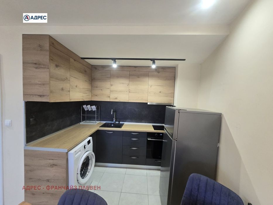 Продава се Двустаен апартамент в Плевен, Широк център - 72 кв.м за 2014 €/кв.м - Снимка #3