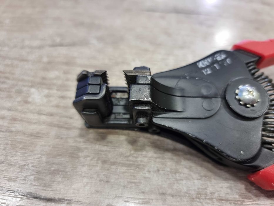 Клещи KNIPEX за сваляне на изолация