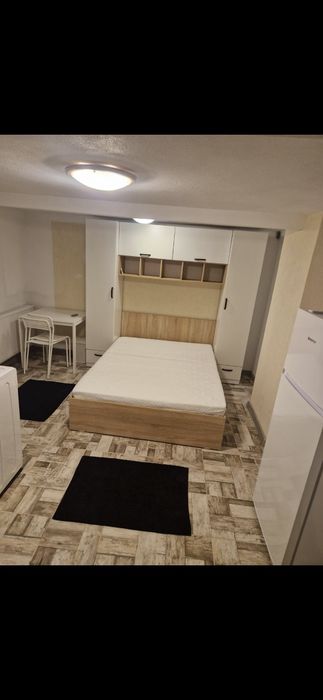 Inchiriez Garsoniera la casă- Demisol- pozitie centrală