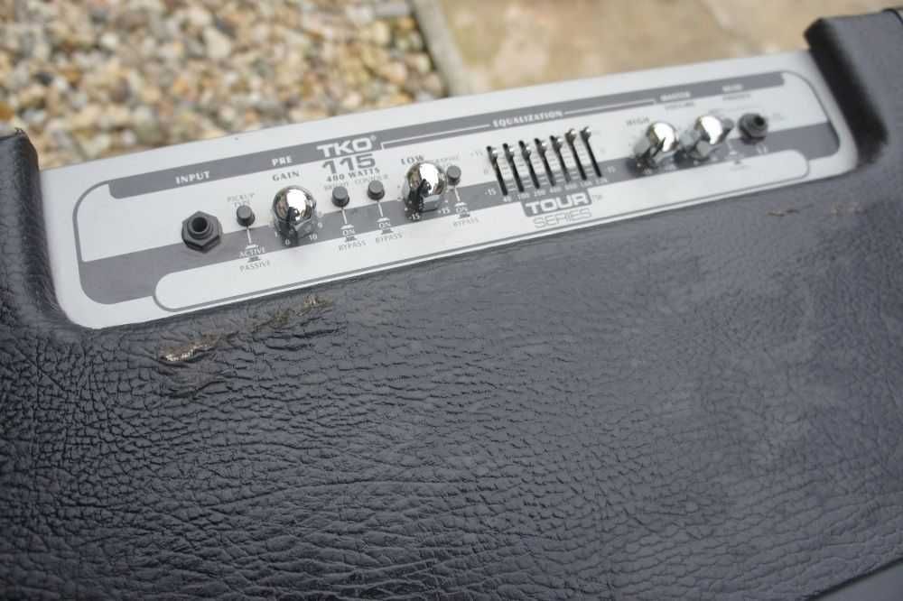 Compact chitara bass PEAVEY TKO-115