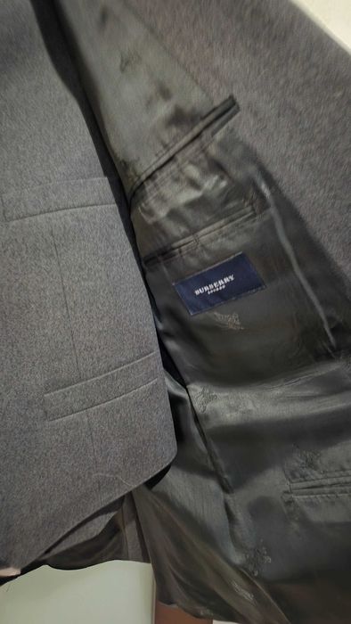 Продавам нов мъжки костюм BURBERRY