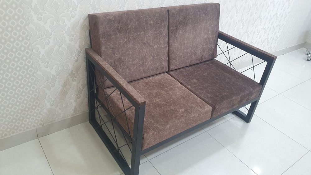 Срочно продам диван для офиса