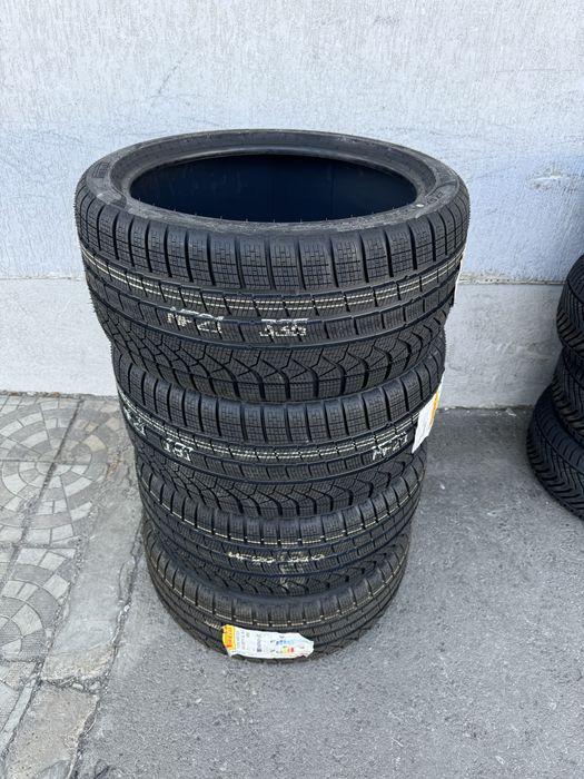 Зимни гуми 19 Pirelli P Zero Winter RunFlat с черни джанти 19 BMW M644 Спорт пакет
