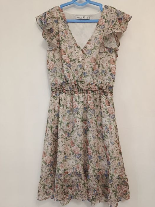 Продаются женские платья. Чистые.