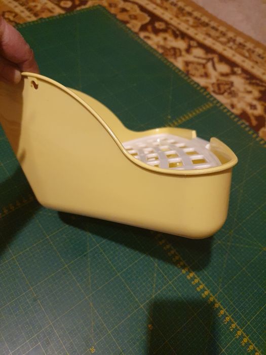 Угловой туалет для кролика (морской свинки  и пр.)