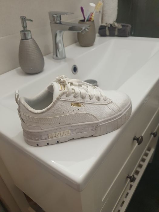 Vând adidasi Puma fete