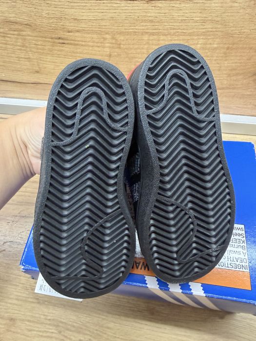 Обувки Adidas 25