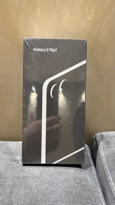 Продавам Samsung Galaxy Z Flip7 256 gb