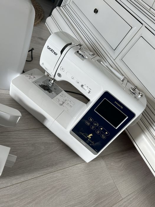 Masina de cusut si brodat brother M280D
