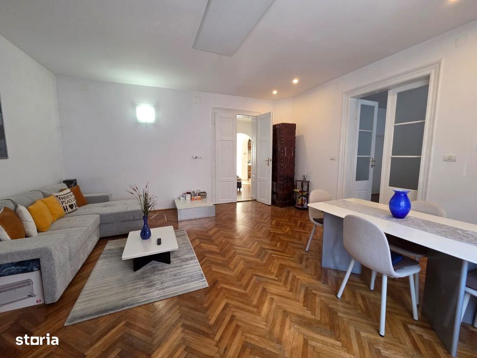 Vand apartament la casa,zona centrala