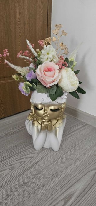 Flori in vaza ceramica