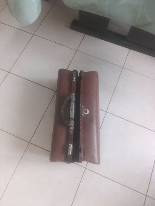 Антиквариатный чемодан