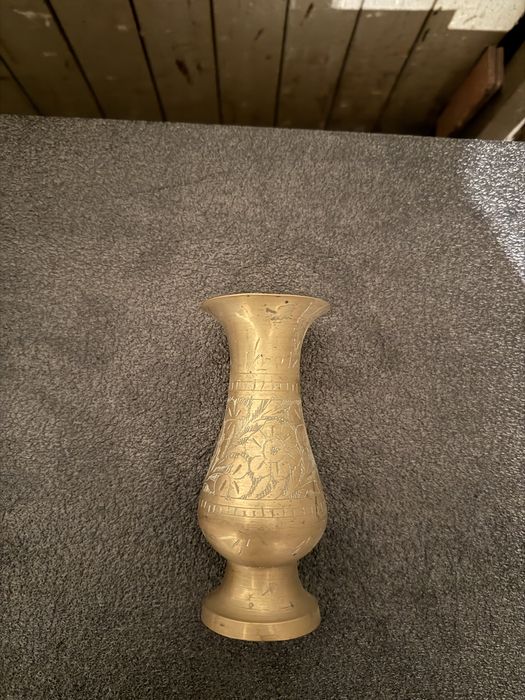 Продавам бронзови вази