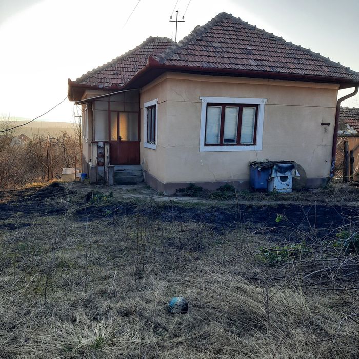 Vand Casa in centrul Feleacului, teren 700 mp.