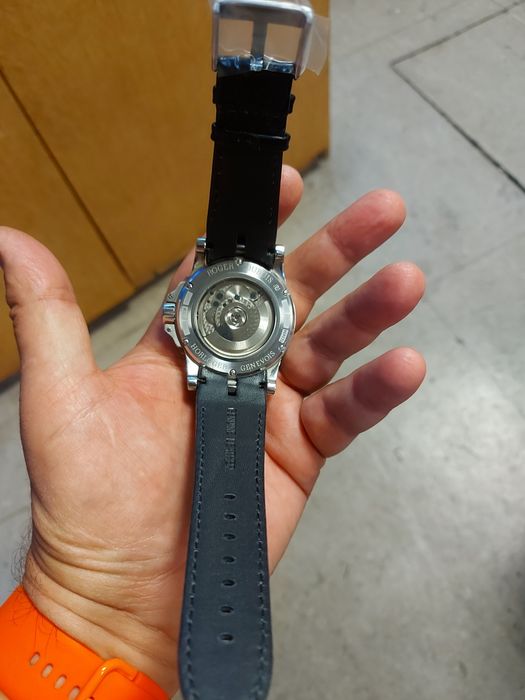 Продавам часовник Roger Dubuis