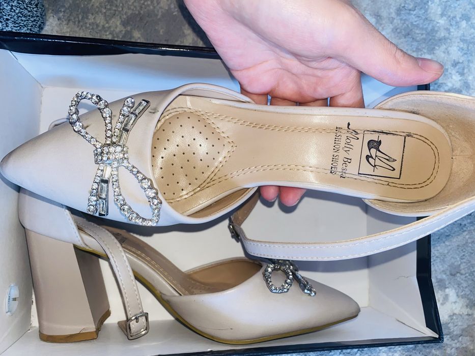 Туфли одевала несколка раз