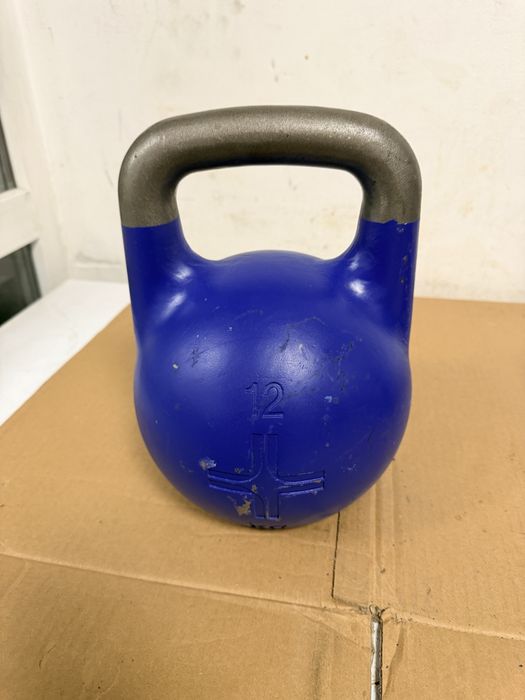 Kettlebell competitie 12 kg o hucata+ un set de 12 kg+12 kg=24 kg. pret 200 lei buc.