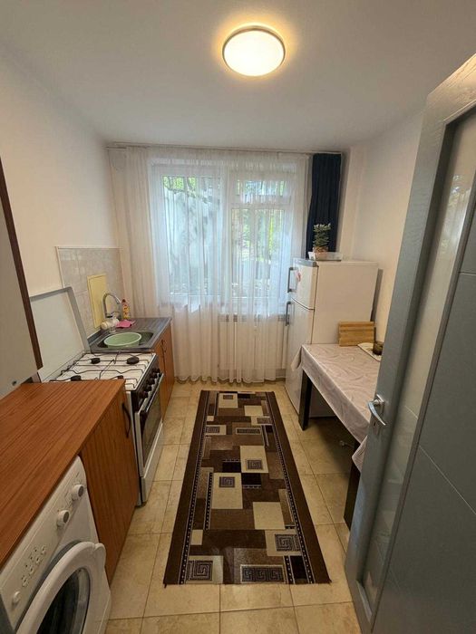 Inchirez apartament ultracentral langa Tribunal SV.,parter inalt.pentru locuit sau spatiu comercial,birouri.coafor,etc.