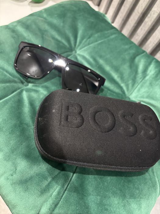 Продавам нови слънчеви очила Boss