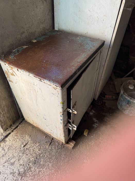 Железный сейф б/у 10000 тенге