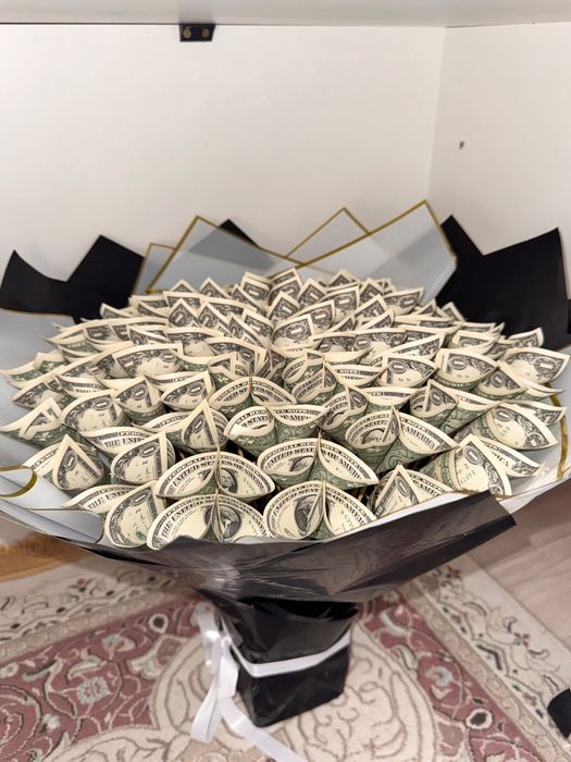 Букет из долларов. Денежный букет