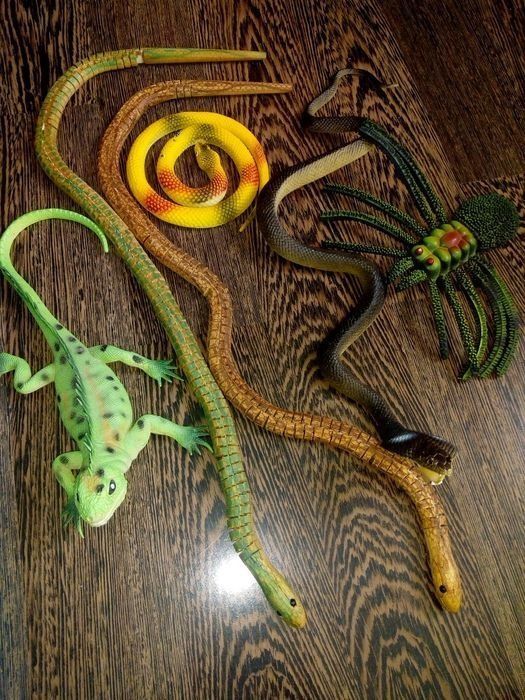 Играчки от киндер яйца,(някои от времето на соца) и други играчки