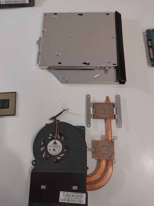 Vând piese asus , acer .