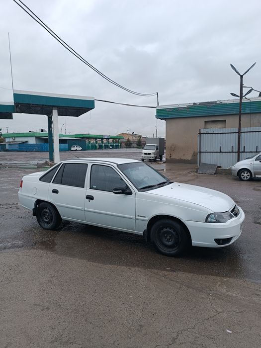 Nexia 2 2015 yil 1.6 mator srochna sotiladi