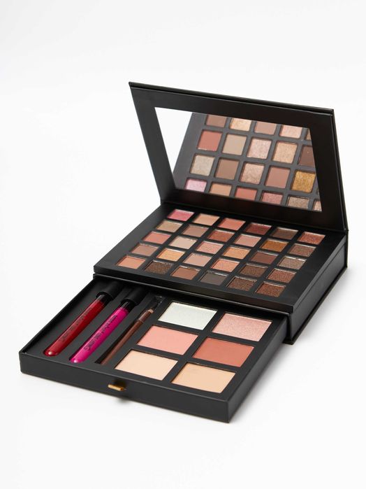 Комплект грим Miss Rose – 30 сенки + руж, хайлайтър