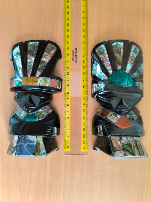 обседианови статуетки на слънцето и луната