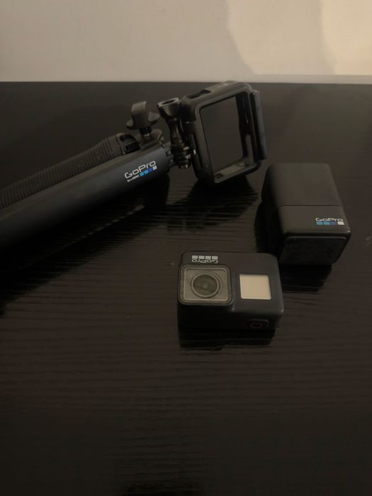Vând GoPro Hero 7 Black + accesorii originale – stare impecabilă!