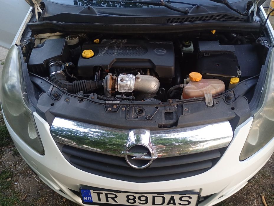 Vând Opel CORSA 2011
