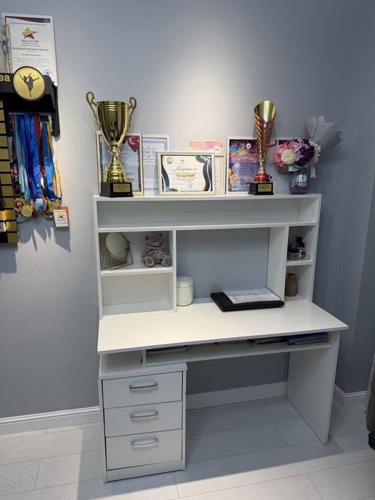 Стол школьный компьютерный