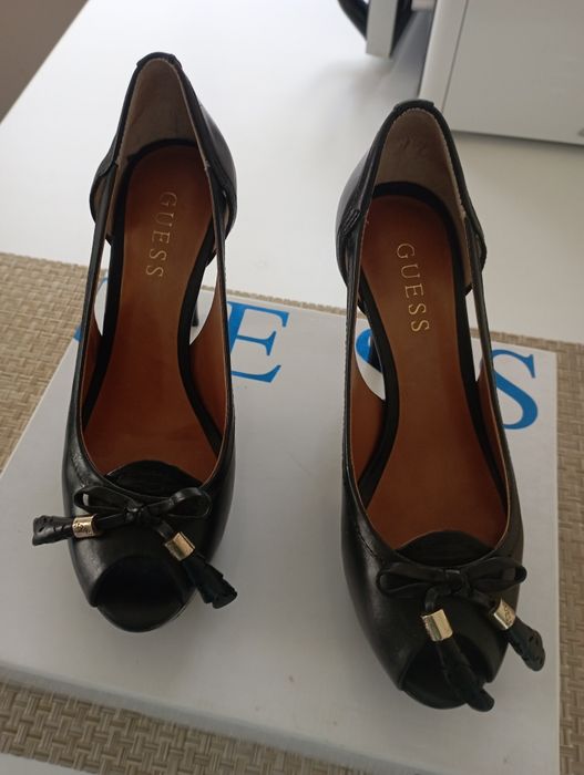 ,оригинални Дамски обувки  GUESS - размер 37