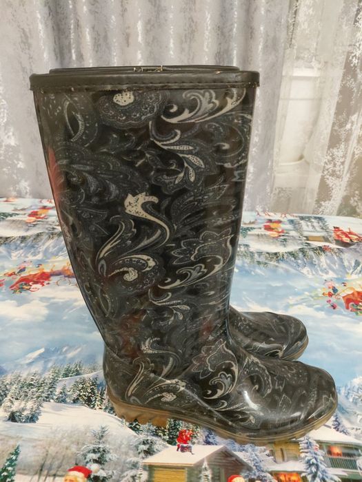 Резиновые женские сапоги