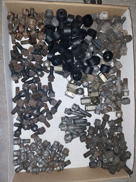 Болтове и Гайки за джанти BMW Toyota VW OPEL Sharan PEUGEOT CITROEN