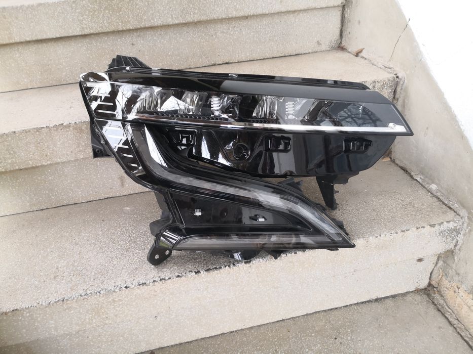 Фар Renault Megane E-Tech FULL LED десен/ Фар Рено Меган Оригинален